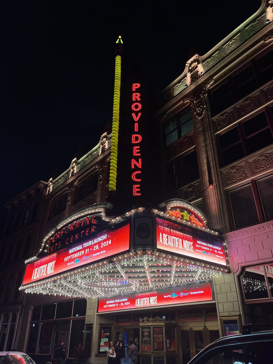 NBC10_Patrice's tweet photo. “So good! So good! So good!” I went to  the national launch  of “The Neil Diamond Musical, A Beautiful  Noise” at @ProvPacRI and @NeilDiamond actually sang Sweet Caroline over the phone with us! ❤️@NBC10 https://t.co/XuRF1w8FH7