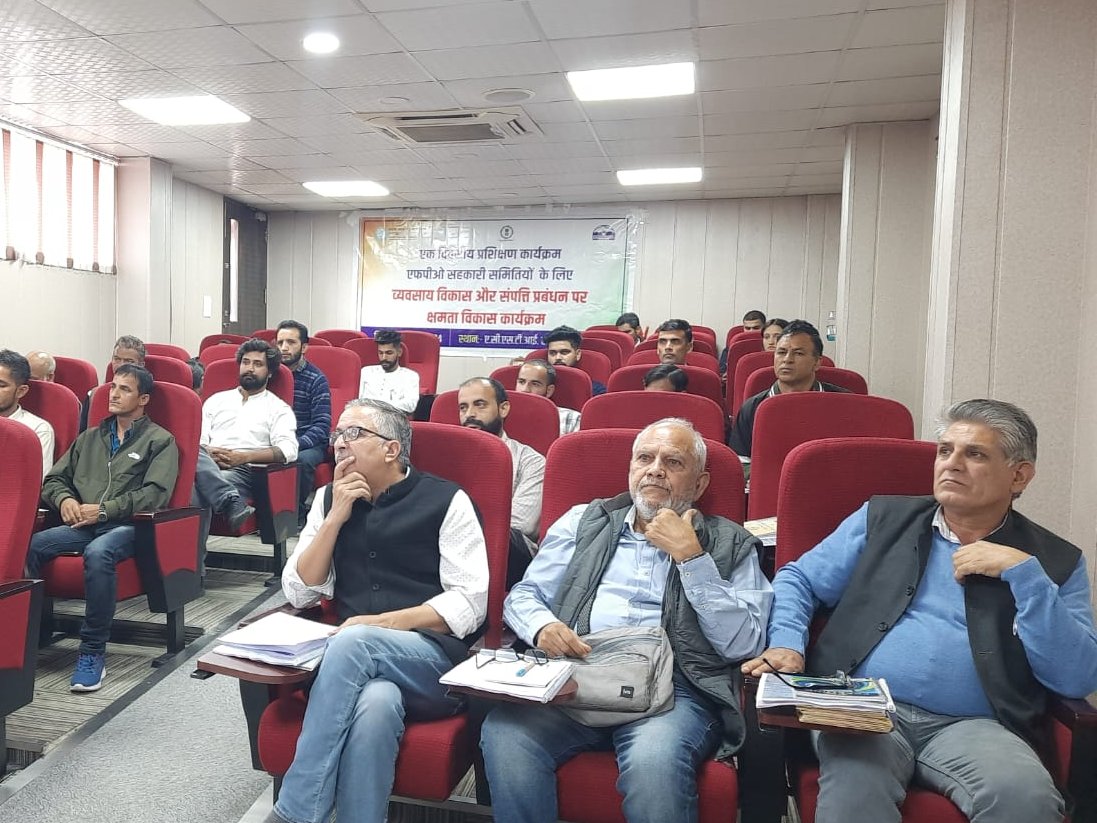 mdncdc's tweet photo. NCDC  शिमला द्वारा  व्यवसाय विकास और संपत्ति प्रबंधन पर एक दिवसीय क्षमता विकास कार्यक्रम का आयोजन किया गया, जिसमे किसान उत्पादक संगठनो (FPO) ने हिस्सा लिया।
#fpo #ncdc #sehakrsesamridhi #fpotraining https://t.co/5TwhpUoXJI