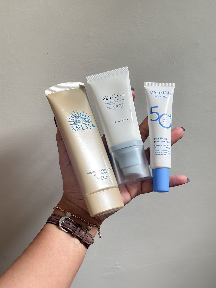 swextdemon's tweet photo. in rotation lg suka pake sunscreen ini ☀️ 

Anessa: finish &amp; proteksinya bagus bgt! minus perih di mata jd aku hindarin bagian mata aja
Skin1004: no complaints, dipake under makeup bagus bgtttt krn dia ky moist
Wardah physical: bagus buat olahraga outdoor! TOP sih ini murce https://t.co/oeWrHJbG6D