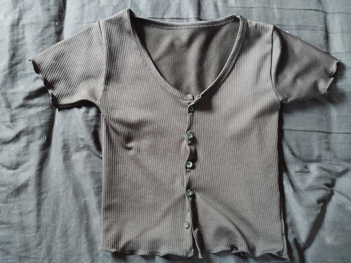 seonmullll's tweet photo. เสื้อครอป ตัวล่ะ 40฿ 2ตัว70฿
#ส่งต่อ https://t.co/4vmgVR65HJ