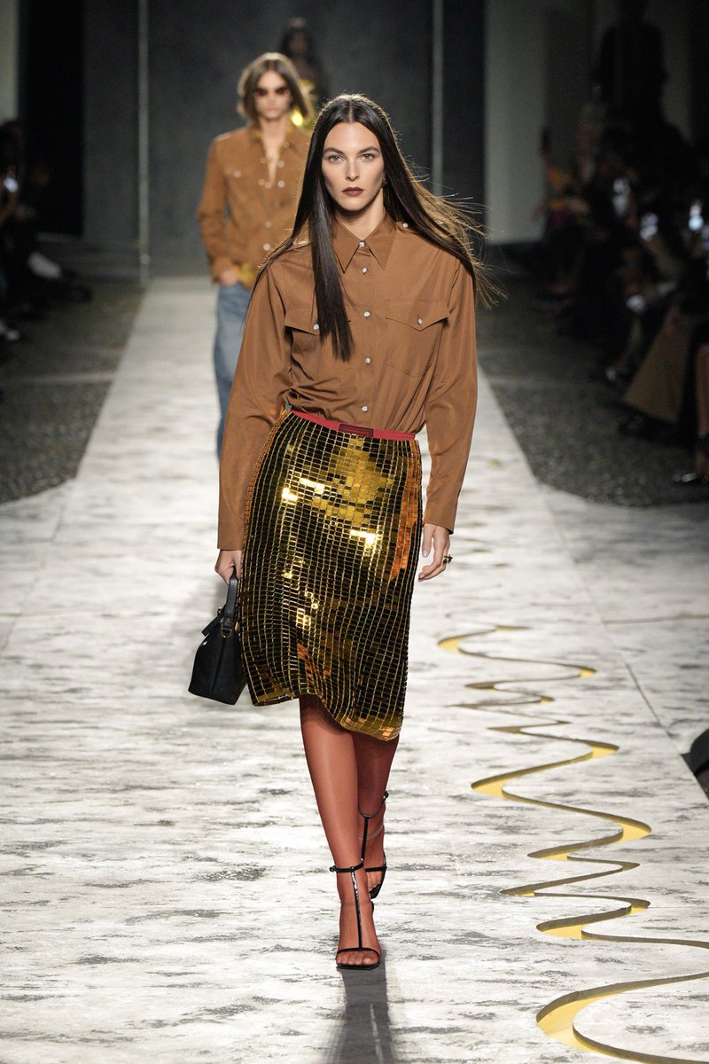 369fashion's tweet photo. versace ss25 https://t.co/Kqe1QsmhcM