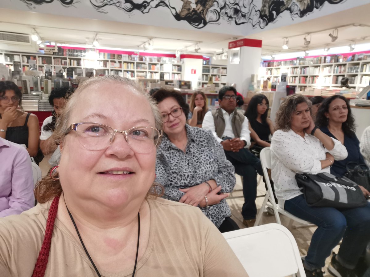 MaestraNieto's tweet image. @migueldlacruz #LeoConElOnce
@OnceNoticiasTV Una sala de lectura al estilo de #AmorTumbado con @cesar_gandara #AlejandroCarrillo gracias a 
#AudioLibre @FCEMexico #LibreríaOctavioPaz