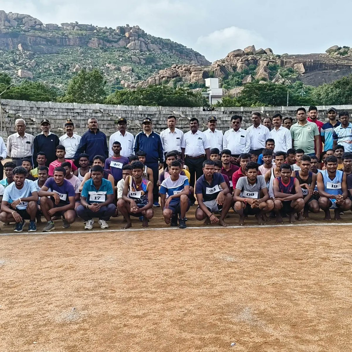 Free army rally(for Agniveer ) conducted in district stadium with the help of ex army team Koppal.
Around 150 students from Koppal, belagavi , Bagalkot are participating.