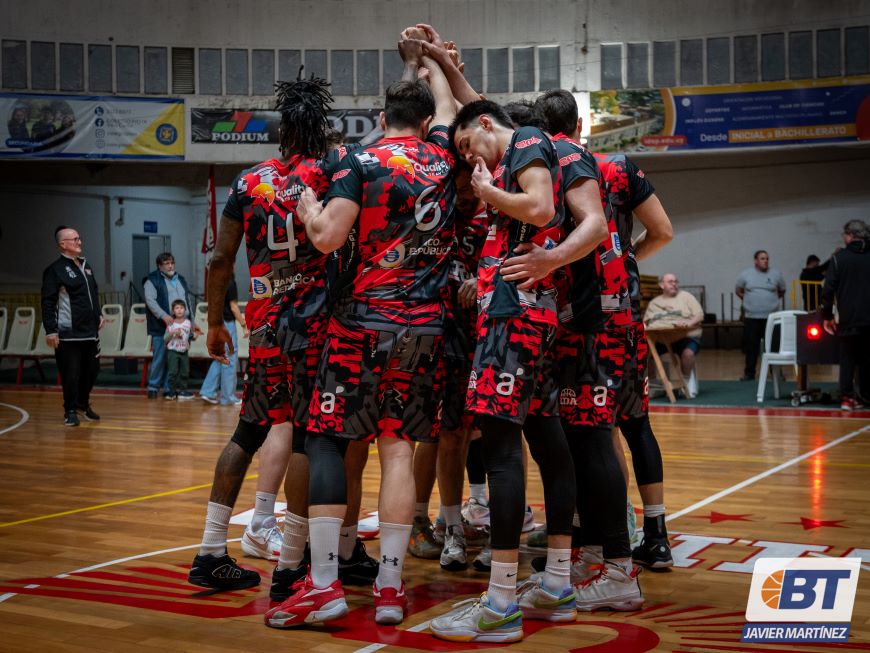 BasquetTotal's tweet photo. #LDAxBT | TURBULENCIAS A BORDO

A pesar del favoritismo previo para el puntero de la LDA, Olimpia tuvo muchas dificultades para vencer de local a Montevideo.

📝 @DanielA94840948 
📸 @KbzaJavier

👉 https://t.co/t0xdQncp4A https://t.co/4ljcqdHhdq