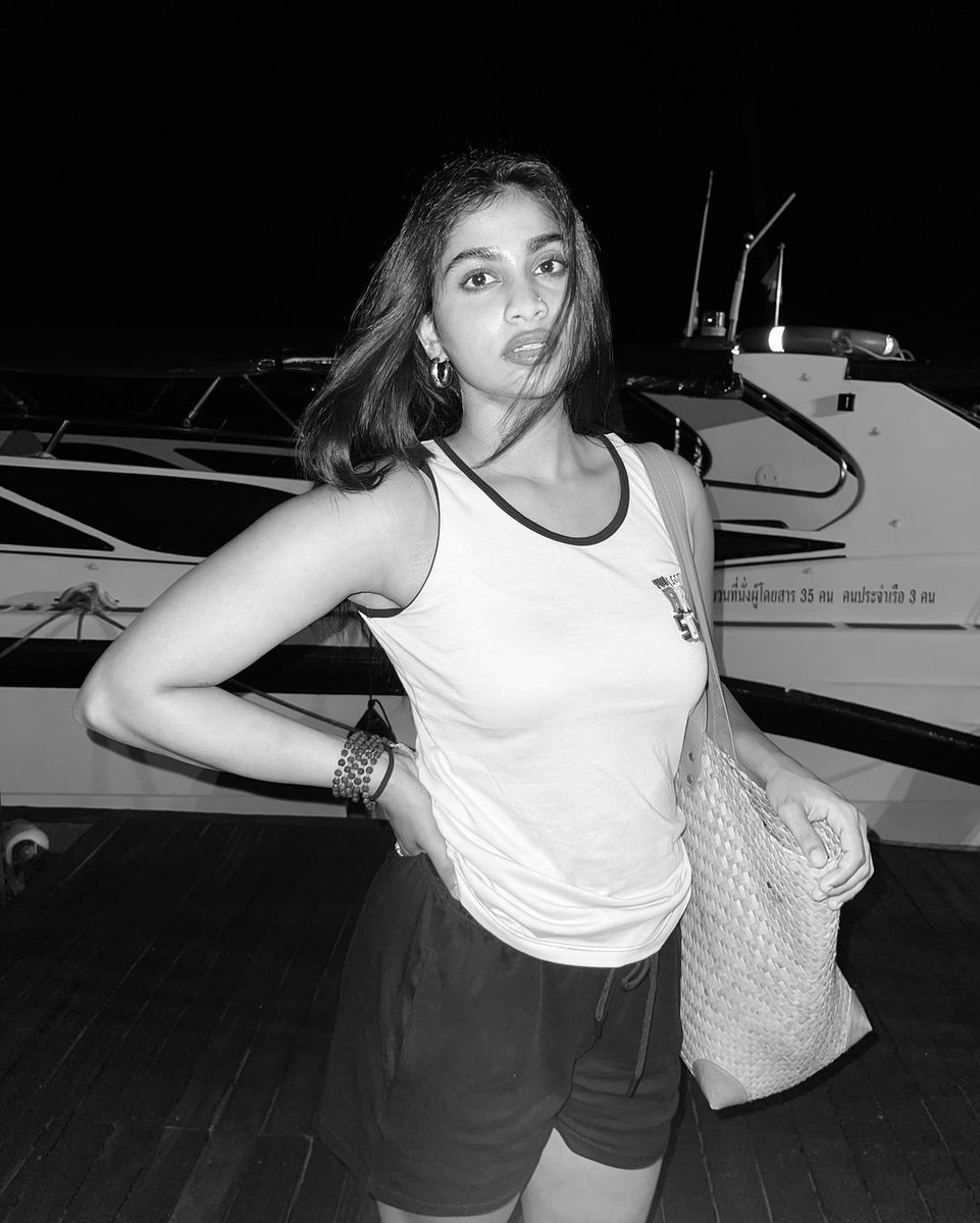 shivaninarayana's tweet photo. Throwing you all a big heart 🫶🏻
And it was a full moon day.
📍#thailanddiaries https://t.co/56WZmnHbnb