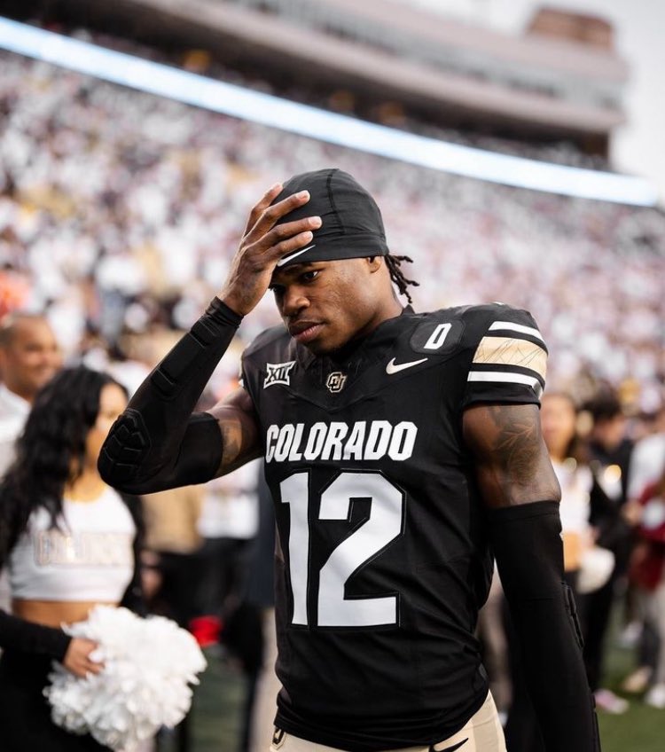 SkoBuffsGoBuffs's tweet photo. Travis Hunter tonight 👀

- 7 Receptions 130 Yards 
- Forced Fumble to win the game 

The Best Player in College Football #SkoBuffs 🦬 https://t.co/3XM2f2KwNS