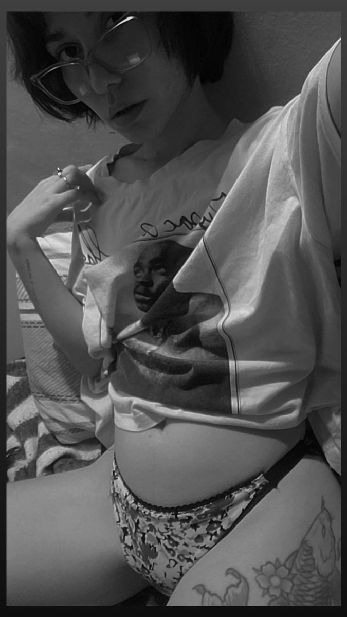 Well, I'm perfection when it comes to indiscretion
Might fuck around and just succumb to my aggression
I taste blood and it's turned to an obsession
Baby, I'm confessin', yeah