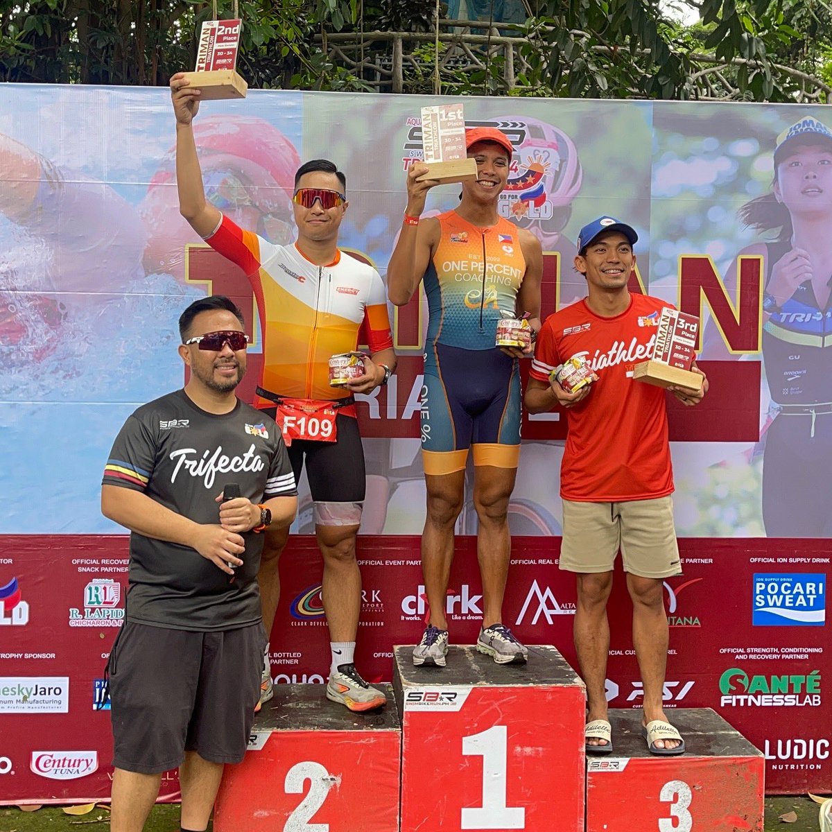 patrickishere's tweet photo. 2nd place for my first triathlon race this year!🥈
(another triathlon upcoming in 2 weeks coz why not)
Representing Booster C / Blooms Run Club for Triman Triathlon full distance. Thank you Lord for the strength and for a safe and fun race! ⚡️

#BloomsRunClub 
#TrimanTriathlon https://t.co/D5ZL3esYIg