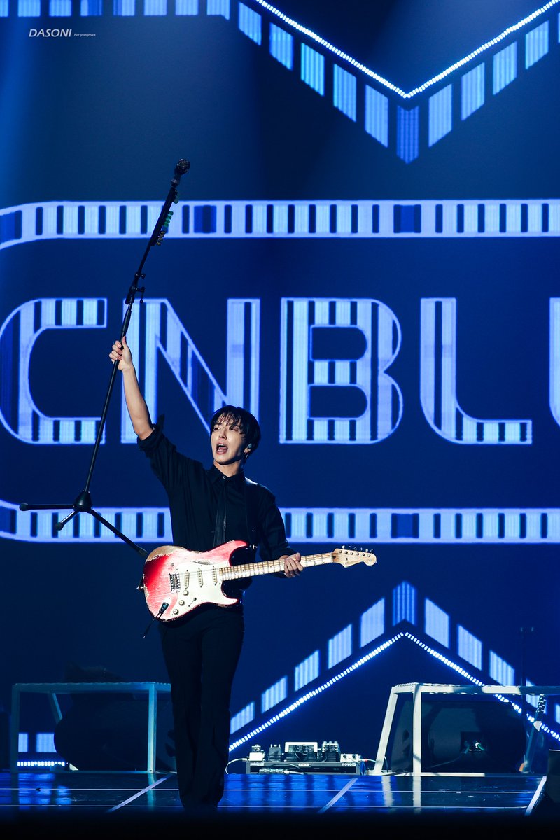 DASONI622's tweet photo. 240921 VOYAGE into X  Day 1 
#정용화 #JUNGYONGHWA

씨엔블루 콘서트에는 차력쇼도 있다💪🏻 https://t.co/Aiv30UtGFw
