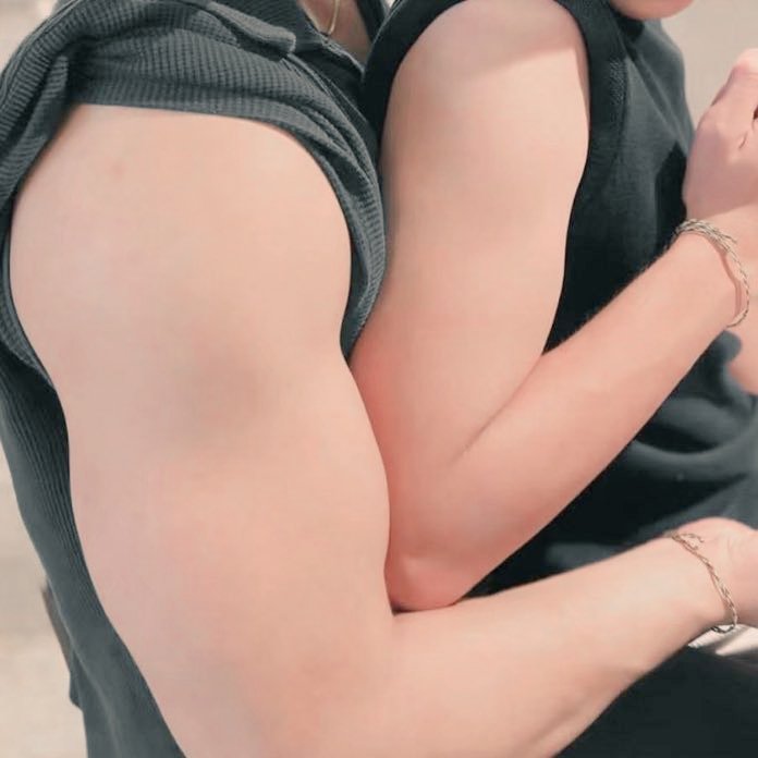 cheonsaries's tweet photo. gyuhan size difference https://t.co/dWPhiOknxk