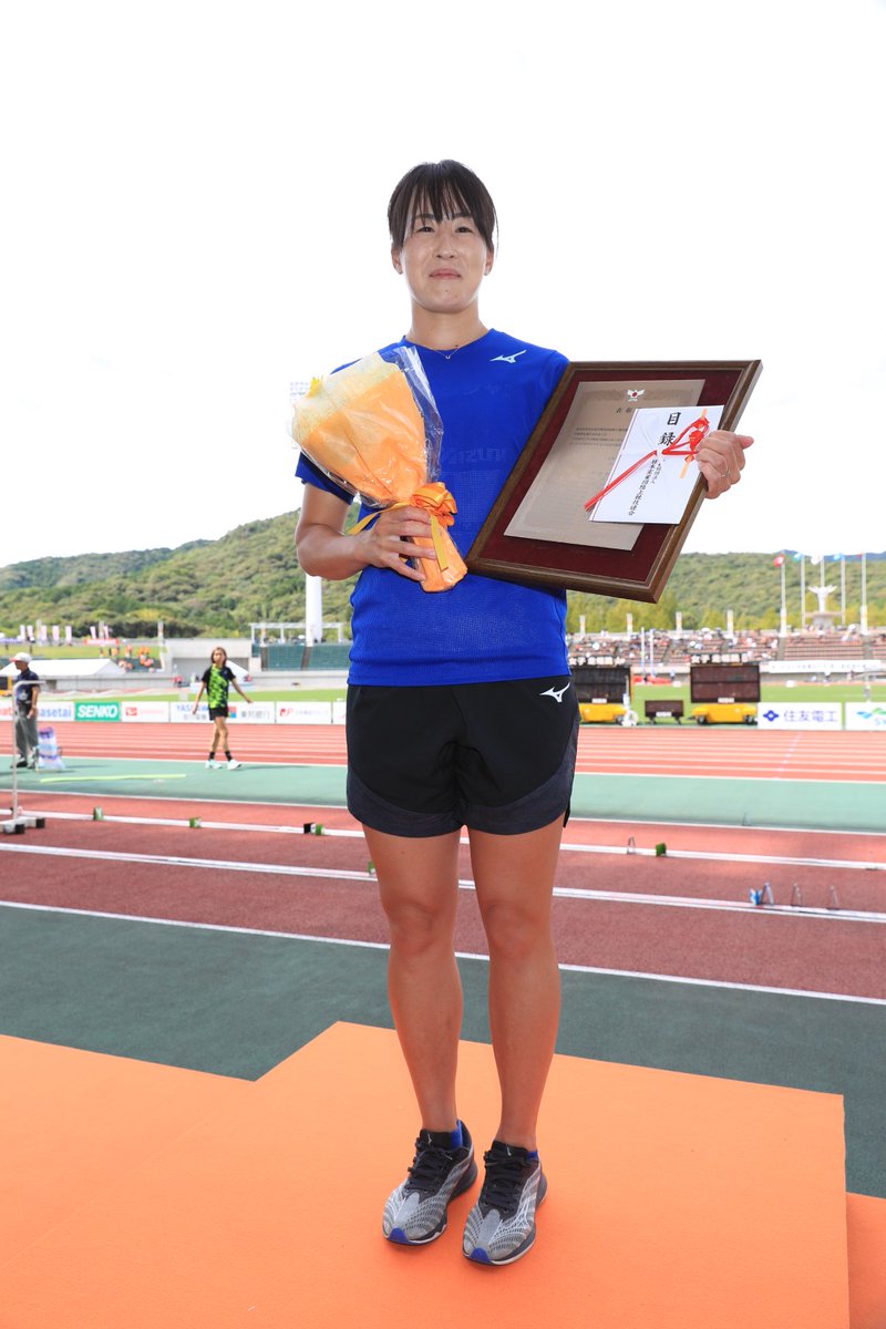 Getsuriku's tweet photo. #全日本実業団
女子やり投
今季限りで引退の久世生宝選手を倉敷中央の仲間が応援✨
右代織江選手は10回表彰✨

お疲れさまでした！ https://t.co/kGqocRJCpD