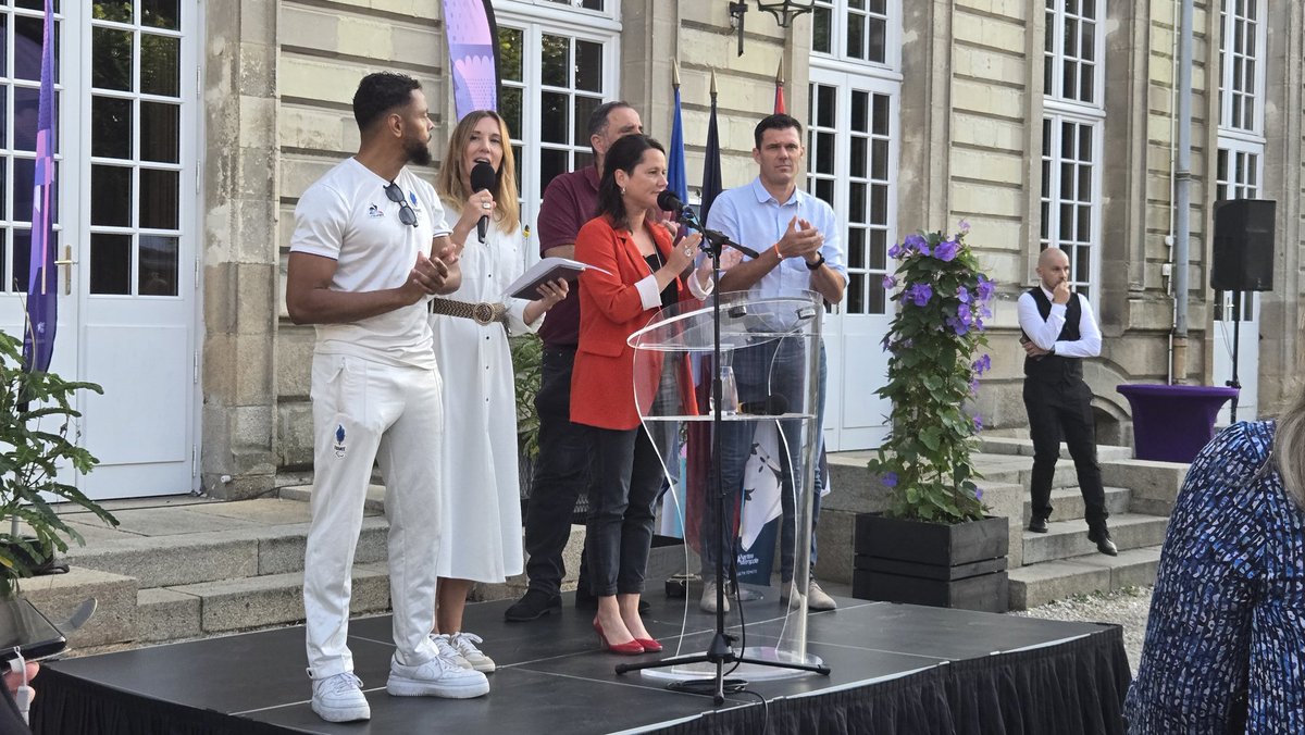 Cérémonie en l'honneur des personnes qui ont participé à l'organisation des Jeux Olympiques et Paralympiques et aux Athlètes qui ont représenté la France.