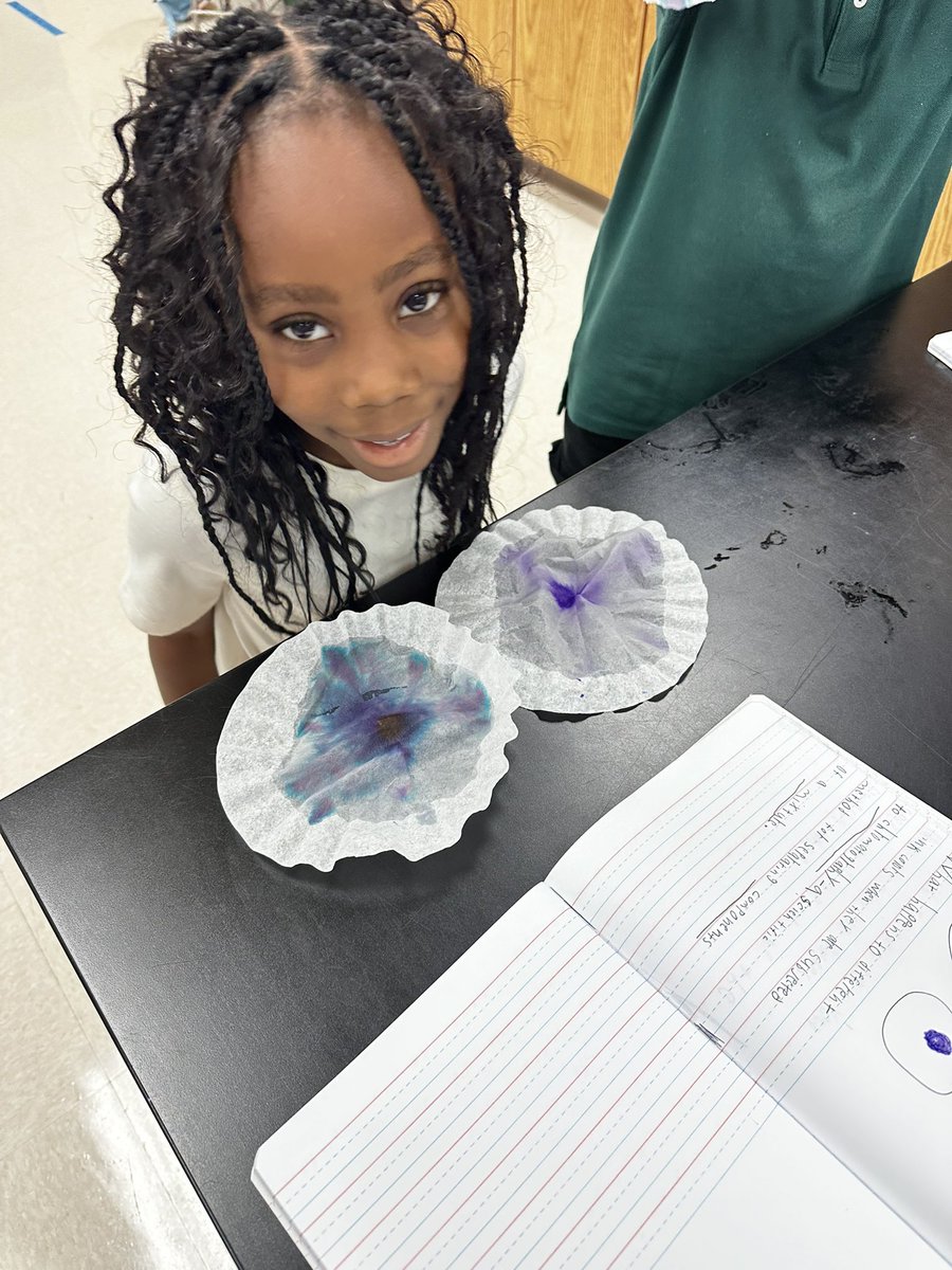 BoydSTEAMLab's tweet photo. 2nd grade Dot Day fun with Chromatography @APS_WMBoyd @MsBlairAPS @AP_Fagan @STEAMingCooper
#BoydDreamers https://t.co/cyLYx5gbqI