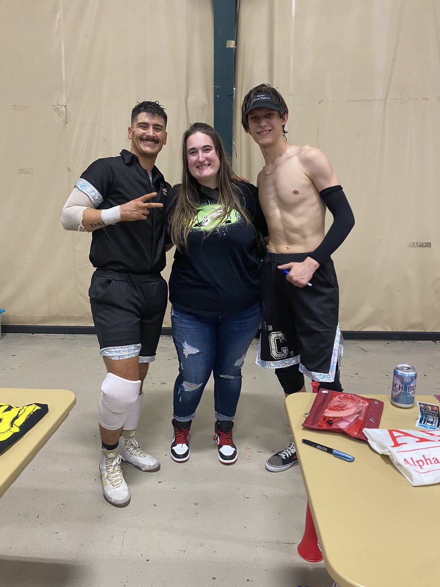 HilchenTori's tweet image. Alpha Sigma Sigma ♥️♥️
#RevolverTALES @PWRevolver  @TheBrentOakley  @TheKCJacobs