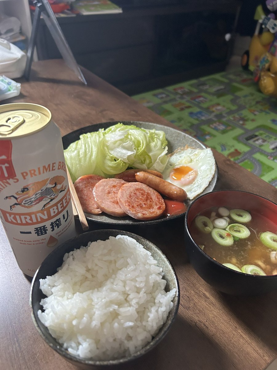 b20181010's tweet photo. 朝飯のような昼飯

#酒 https://t.co/QW4q2hYTYm
