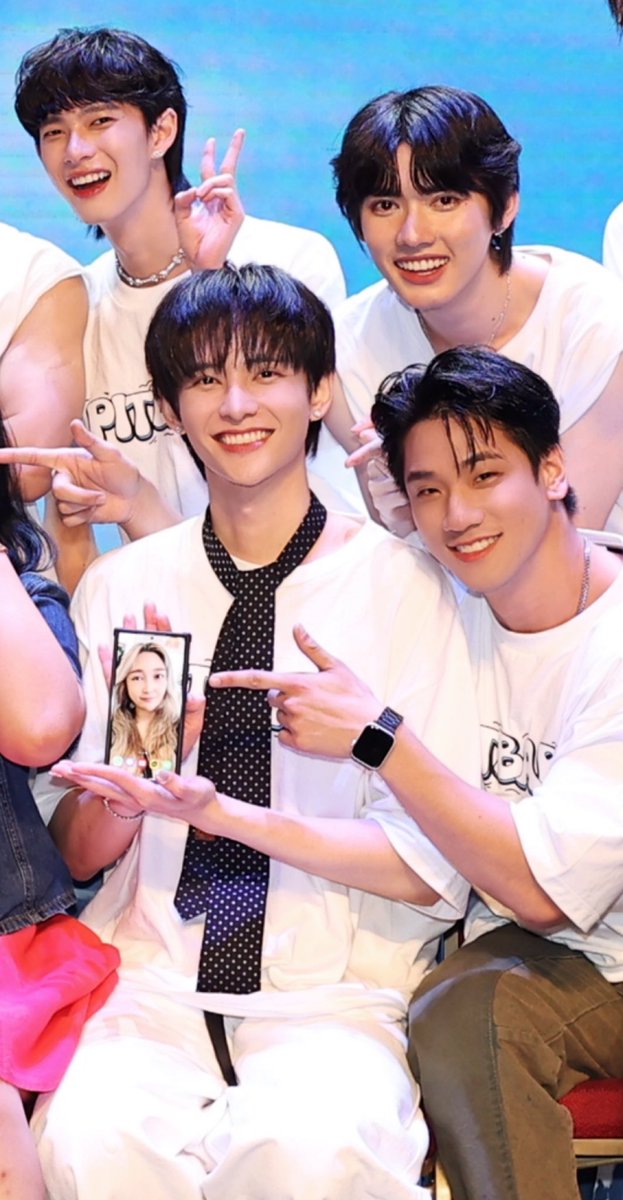 BBOONIII's tweet photo. @supanut_l @JENNYBTSJENNY1 @BabeCats_Korea @Sanchi_ping93 @firstkp_baby @yhm_smiley @JeongSiEun95 이렇게 해맑게 해줄거야? ㅋㅋㅋㅋㅋ
우리 아들 부부의 엄마사랑은🥹❤️
진짜 매번 감동이고 매번 선물이야💗
_
항상 날 신경써주고 선물 투척해주는 
내새꾸 @Sanchi_ping93 고마워어어💗 https://t.co/k059ZzTNVj