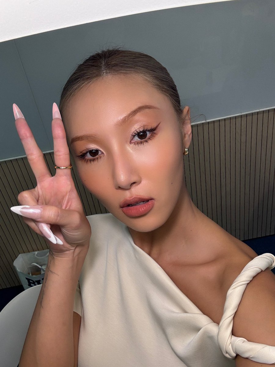 OfficialPnation's tweet photo. [HWASA]
240922 셀폰KODE

#화사 #HWASA
#O #NA #나
#PNATION #피네이션 https://t.co/8WKXqNerbW