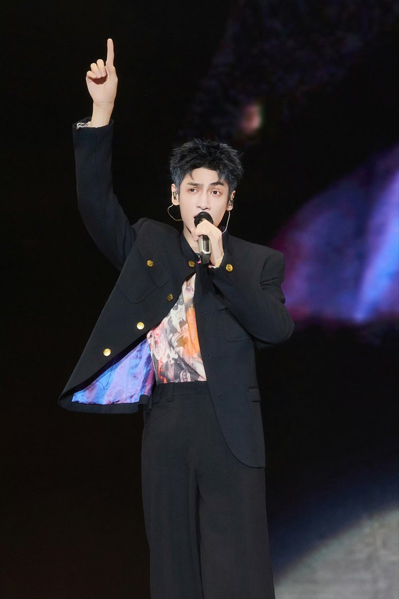 Saengda50045377's tweet image. A single sound of passion, bringing a lifetime of love, a drop of sweat dripping on the grass, blossoming into a beautiful dream.
 
Studio Webo : 21 Sep, 2024

©️ 罗云熙工作室

for Flow Gourd &amp;amp; Matrix Music Festival at Maanshan, Anhui, Hefei, China

#หลัวอวิ๋นซี #LuoYunxi #罗云熙