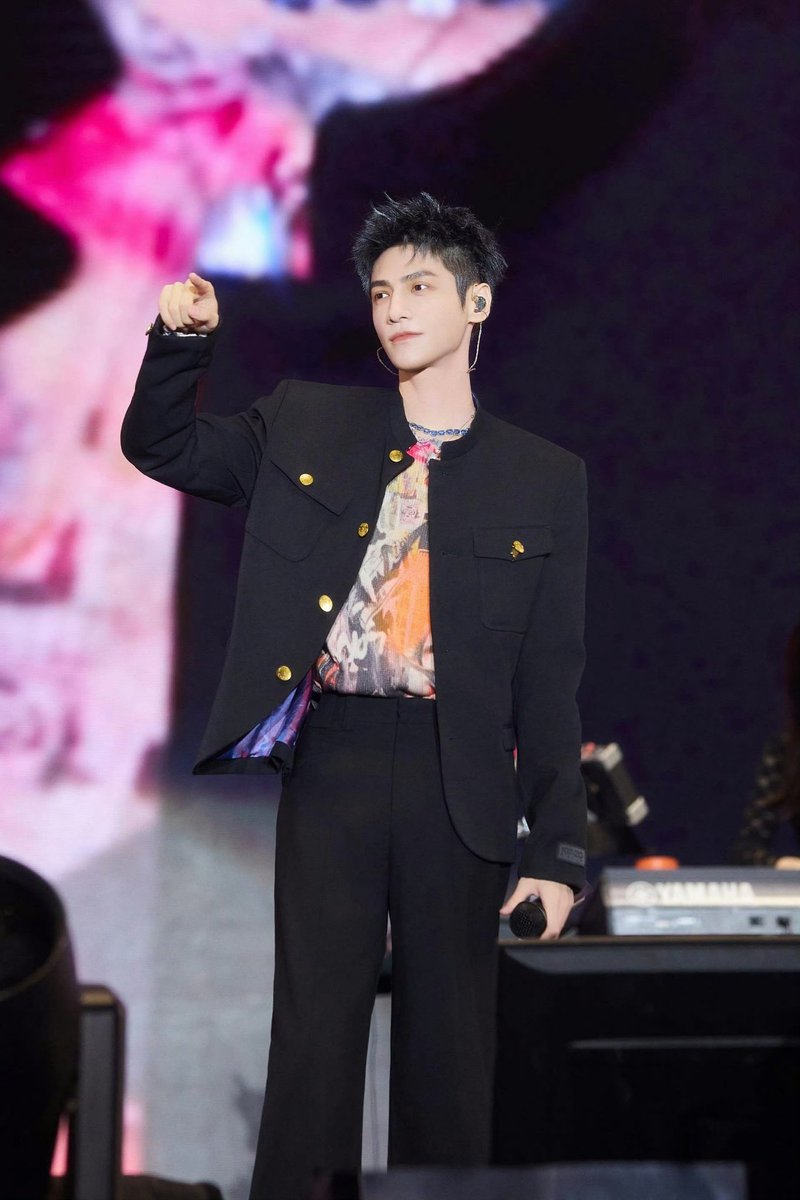 Saengda50045377's tweet image. A single sound of passion, bringing a lifetime of love, a drop of sweat dripping on the grass, blossoming into a beautiful dream.
 
Studio Webo : 21 Sep, 2024

©️ 罗云熙工作室

for Flow Gourd &amp;amp; Matrix Music Festival at Maanshan, Anhui, Hefei, China

#หลัวอวิ๋นซี #LuoYunxi #罗云熙