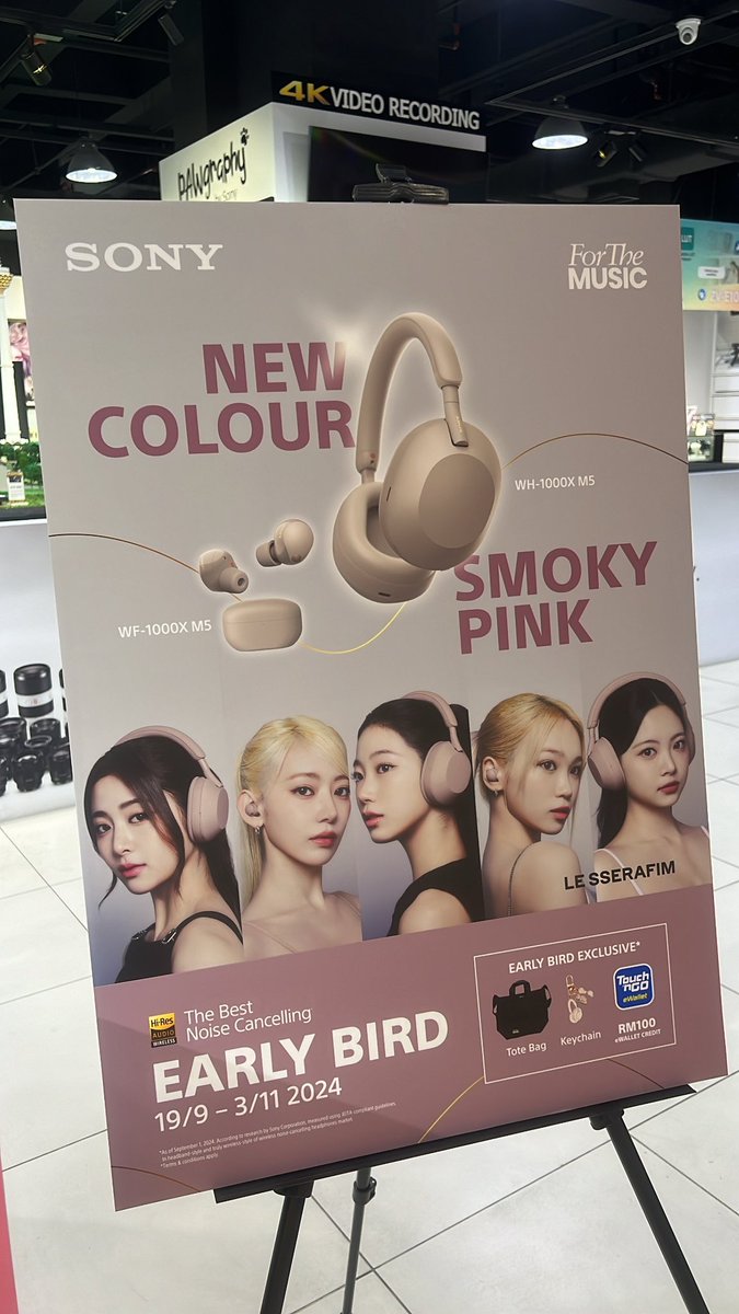 bibi_fearnot's tweet photo. So.. I just finished my pilates and decided to walk around the mall and I stumbled upon this. I literally gasped. 

#LE_SSERAFIMxSONYAudio
#LE_SSERAFIM   #르세라핌
#WH1000XM5 https://t.co/0ZdYNfZ2im