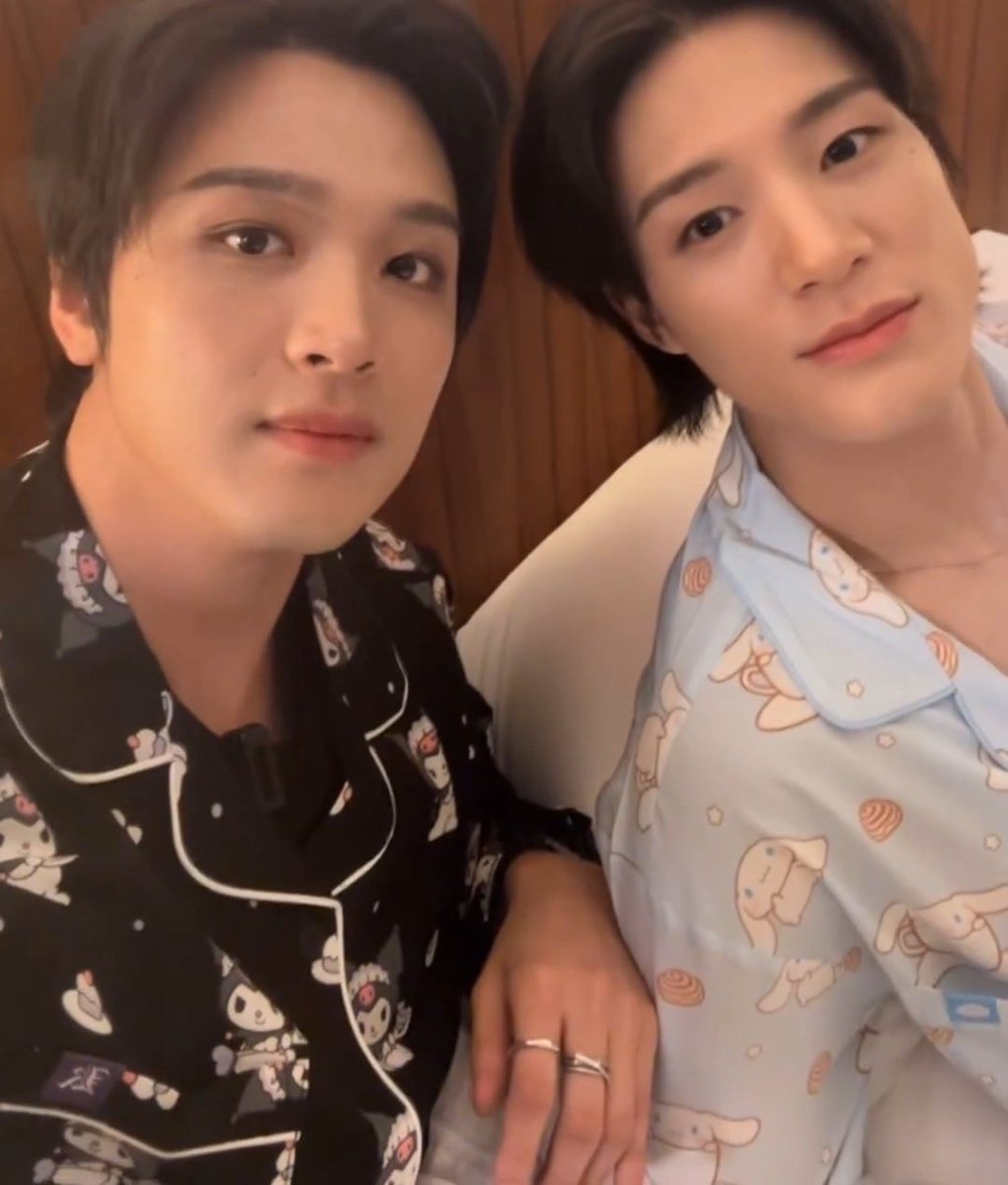 jungshasa's tweet photo. THEY ARE SO FINE 😭 https://t.co/67kkftFgiu