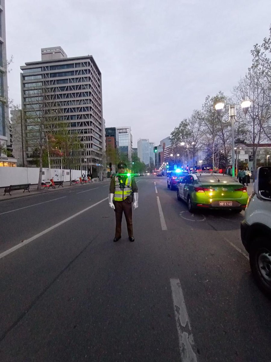 carabprandes's tweet image. #LasCondes: Carabineros de la 17ª Comisaría, en conjunto con SENDA, operativo #ToleranciaCero en estas #FiestasPatrias, esto con la finalidad de generar consciencia entre los conductores. #siBebesPasaLasLlaves #CarabinerosDeTodos #18seguro