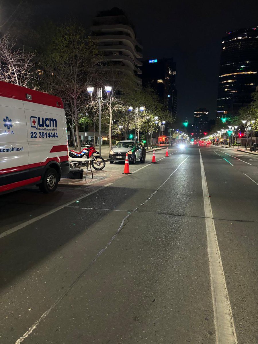 carabprandes's tweet image. #LasCondes: Carabineros de la 17ª Comisaría, en conjunto con SENDA, operativo #ToleranciaCero en estas #FiestasPatrias, esto con la finalidad de generar consciencia entre los conductores. #siBebesPasaLasLlaves #CarabinerosDeTodos #18seguro