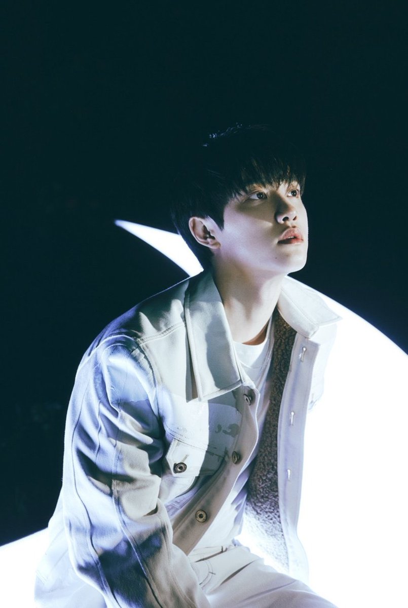 for_________DO's tweet photo. 이사진도경수 무슨 384738191세대아이돌쯤되보임 https://t.co/dtZqPgZxUJ