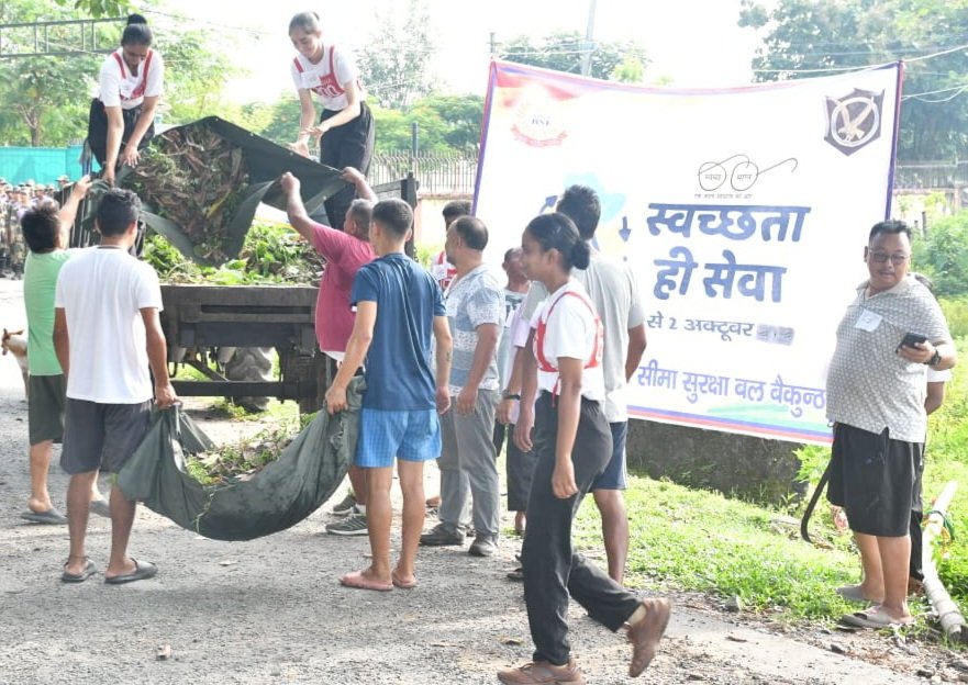 stcbsfnb's tweet image. &quot;Today,under the aegis of swachtahiseva campaign,recruits and staff of STC BSF NB a/w villagers carried out cleanliness at village Khola chand Fapri,Salugara.A clean environment is vital for our  well-being.Together,let’s take action and inspire others to join this noble cause&quot;