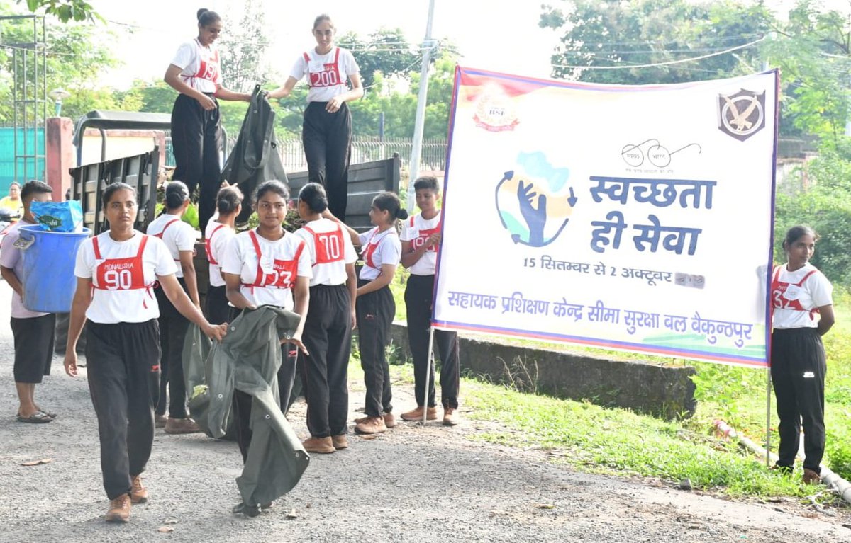 stcbsfnb's tweet image. &quot;Today,under the aegis of swachtahiseva campaign,recruits and staff of STC BSF NB a/w villagers carried out cleanliness at village Khola chand Fapri,Salugara.A clean environment is vital for our  well-being.Together,let’s take action and inspire others to join this noble cause&quot;