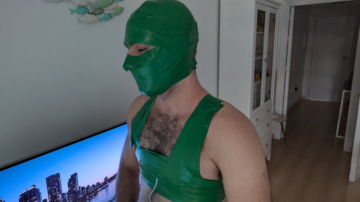 El perro encintado y amordazado en nuestras vacaciones <a href="/Slave_Josh/">Sumiso_ff</a>