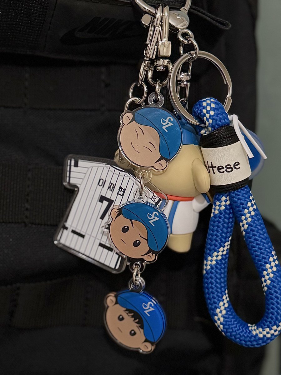 금일 24.09.22 삼성 라이온즈 승리 시 (원태인 선발승이면 더 좋고요..🥹) 굴비즈 키링 추첨해서 1분 드립니다
(저의 미스로 현준이만 색감 좀 다른데 괜찮은 걸만) 
그럴 일 없겠지만 재판매❌

조건: 삼성휀걸
당발: 이긴다면 경기종료 후 자정 안에 
#RT 추첨