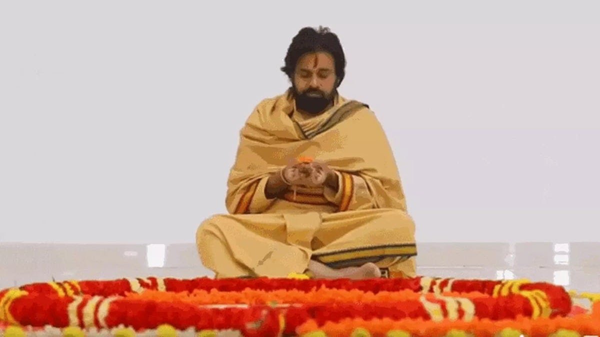 छला हुआ महसूस कर रहा हूं!

11 दिन उपवास रखकर करूंगा प्रायश्चित।

तिरुपति लड्डू विवाद से आहत पवन कल्याण का ऐलान।

तिरुपति मंदिर के लड्डू प्रसादम में कथित मिलावट को लेकर आंध्र प्रदेश के उपमुख्यमंत्री पवन कल्याण ने दुख व्यक्त किया 

उन्होंने इसके प्रायश्चित के लिए 11 दिन का उपवास