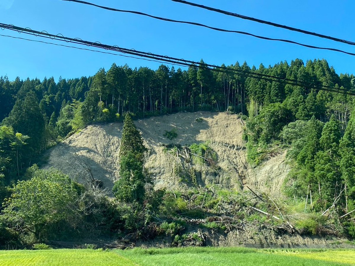 satonote_radio's tweet photo. Audee版 #サトノート 更新しました！

今回は石川県能登半島へ
【土砂崩れの現場を調査　ドクトルの見解は！？】

山地災害を防ぐ樹種や植樹の方法についてお話します
https://t.co/ecqpZ7sukF

#里山ゼロベース #satonote #ドクトル西野 #高橋万里恵 https://t.co/kgsABscuAN