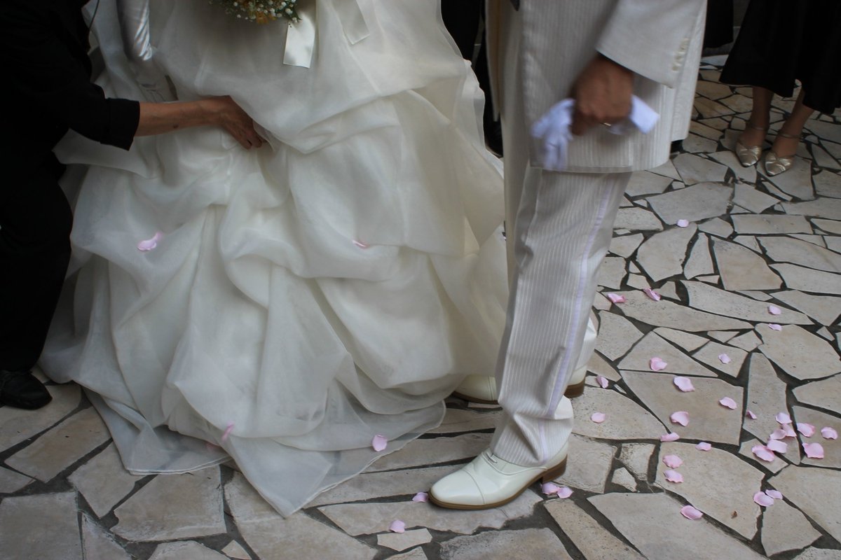 AichiRC770's tweet photo. 【ご報告】
本日、婚姻届を提出し妻を迎えました！

結婚式も親族のみでしたが行いました！
準備が思ったより大変で
無線機の電源すら入れることができず
今やっとひと段落です。

ちなみに指輪は木目模様に
してみました。
とても気に入ってます！ https://t.co/xpa8dbtIg2