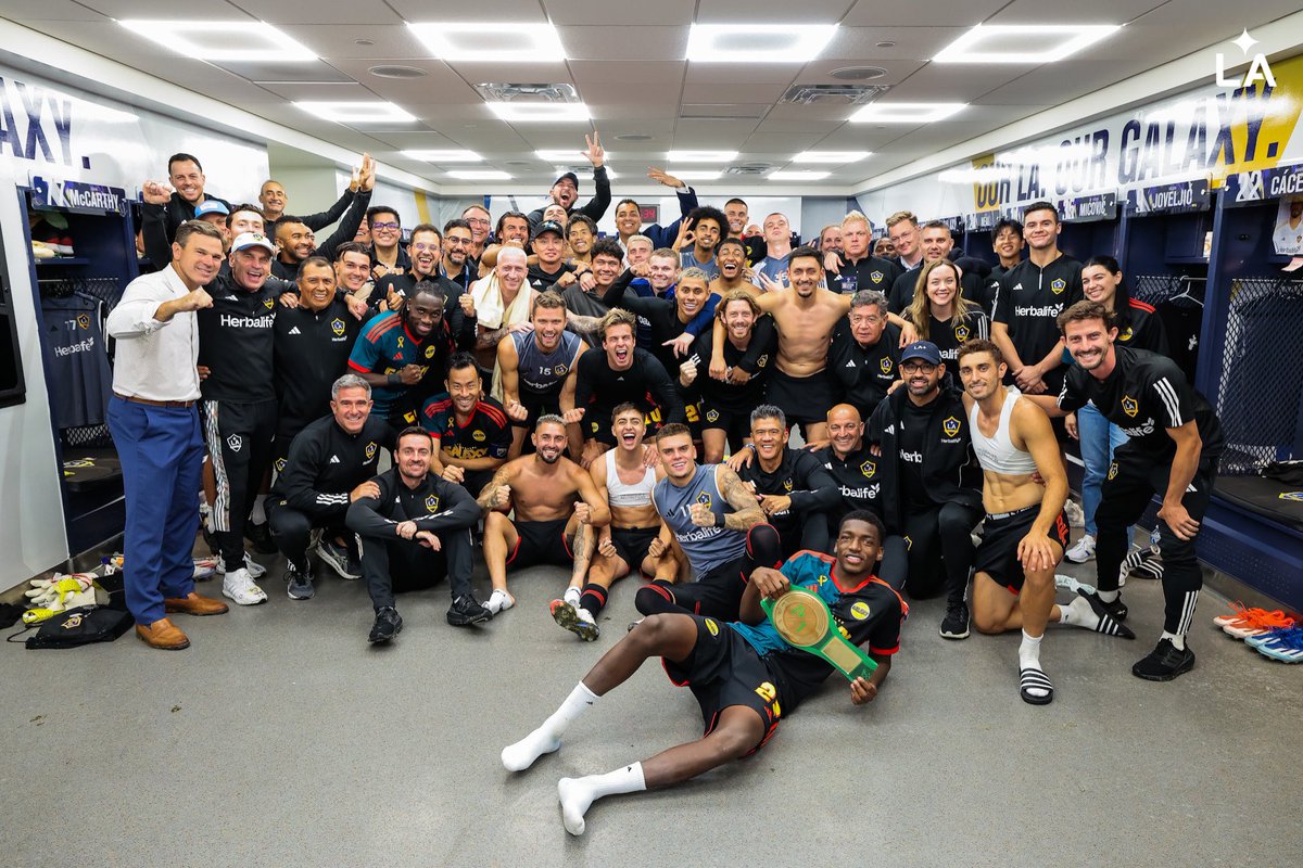 LAGalaxy's tweet photo. If you look up home field advantage in the dictionary this is what you’d find 🔒 https://t.co/coTGo253Hc