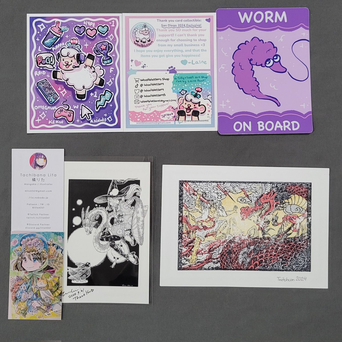 MintTBunny's tweet photo. Onto Day 2!
1: signatures from various artists, a doodle (!!!) and 3 charms from #chocojax
2: top left #woolblossom, top right #beanpolice, bottom left #KaeVeo, bottom right #FromCaliko
3: top is more from woolblossom, bottom left #lita426t, bottom right made by stamping at a booth!
4: left from mimopuffs (I hope the guy wasn't tired of me coming back to get more for other friends π
), top right #tunaaspicy, bottom right #alluux_