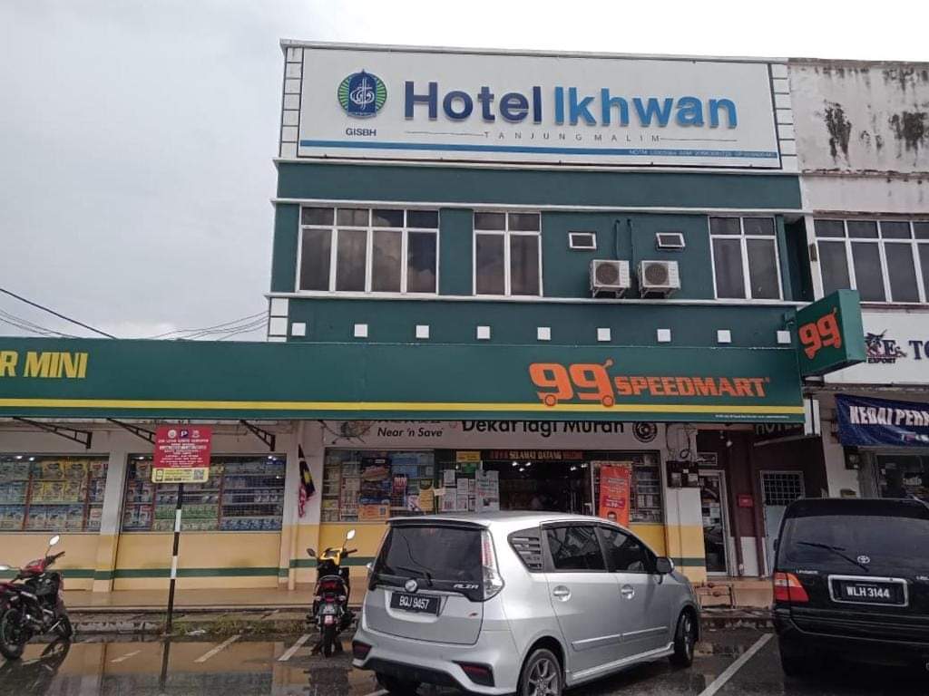 philipyongdxer's tweet image. I&apos;m gonna take my horse to the hotel room at Ikhwan Hotel 

Hahaha 🤣 

#GISBH