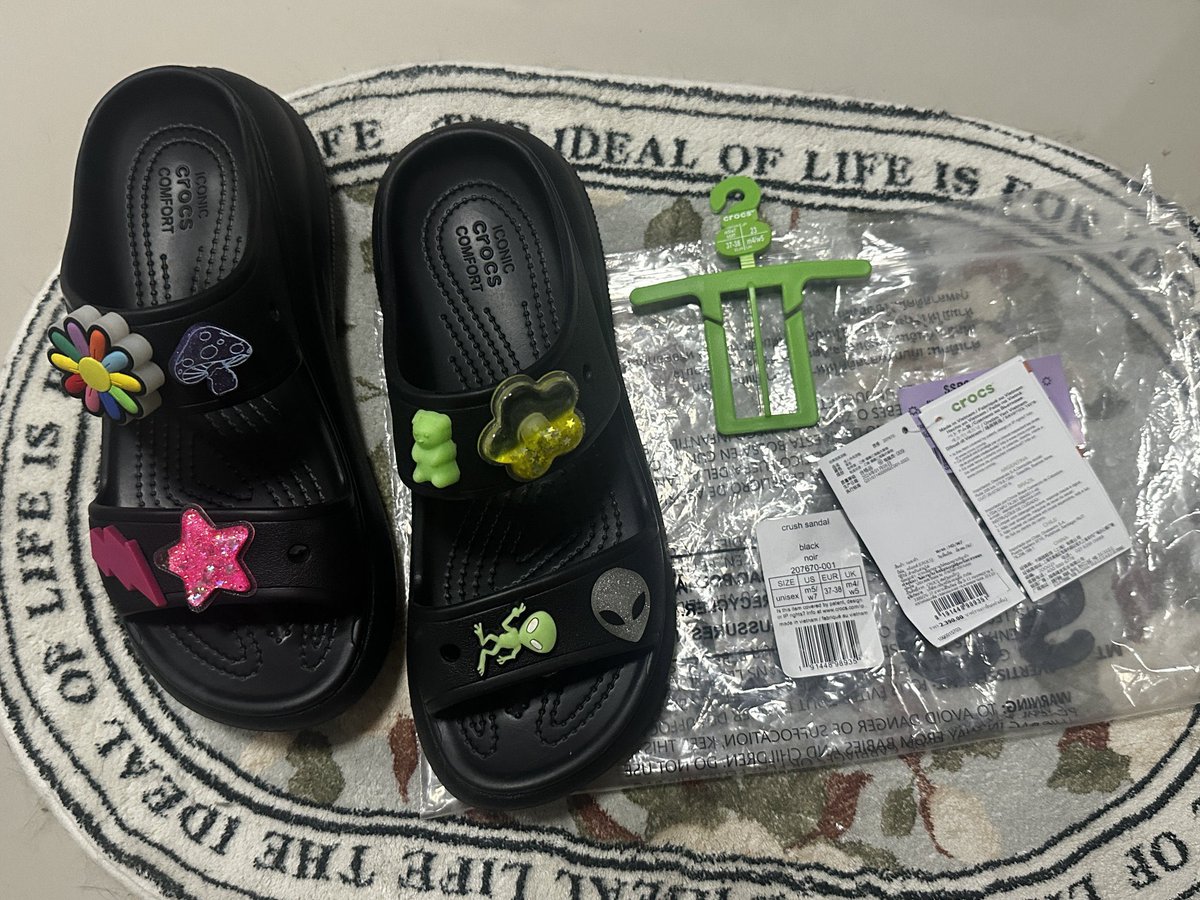 cmmsell's tweet photo. ส่งต่อ crocs crush sandal || m5/w7
2000฿free ems (แท้💯 ถุง/ป้ายครบ)
พร้อมโอน 1900฿❤️‍🔥
สภาพนางฟ้า เหมือนใหม่ใส่น้อยมาก
สนใจ/ขอรูปพต.เดมเลยค่า *นัดรับทักก่อน🙏🏻
❌ไม่ได้jibbitz
#crocsTH #ส่งต่อรองเท้า #รองเท้ามือสอง #รองเท้าcrocs #carlyn #standoil https://t.co/6UH01gvH2y