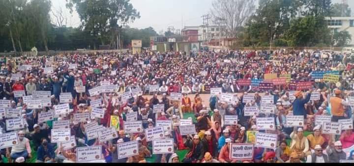 Ram_MH13's tweet photo. महाराष्ट्र में UPS / GPS पर फुटा कर्मचारीयों का गुस्सा..कल निर्गमित हुए राज्य सरकार की सुधारित पेन्शन योजना GPS और केंद्र की UPS युनिफाईड पेन्शन के शासन आदेशो की प्रतियां जलाई,साथ ही काली पट्टी पहनकर किया विरोध..पुरानी(जुनी)पेन्शन OPS से कम कुछ भी मंजूर नही।#NoUPS_NoGPS_OnlyOPS https://t.co/WlLElp326s