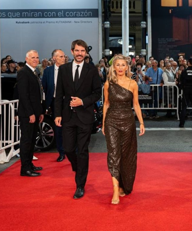 Depaso7's tweet image. Ahí está La Yoli, la que te recomendaba usar ropa vieja. No son casta, son castuza.