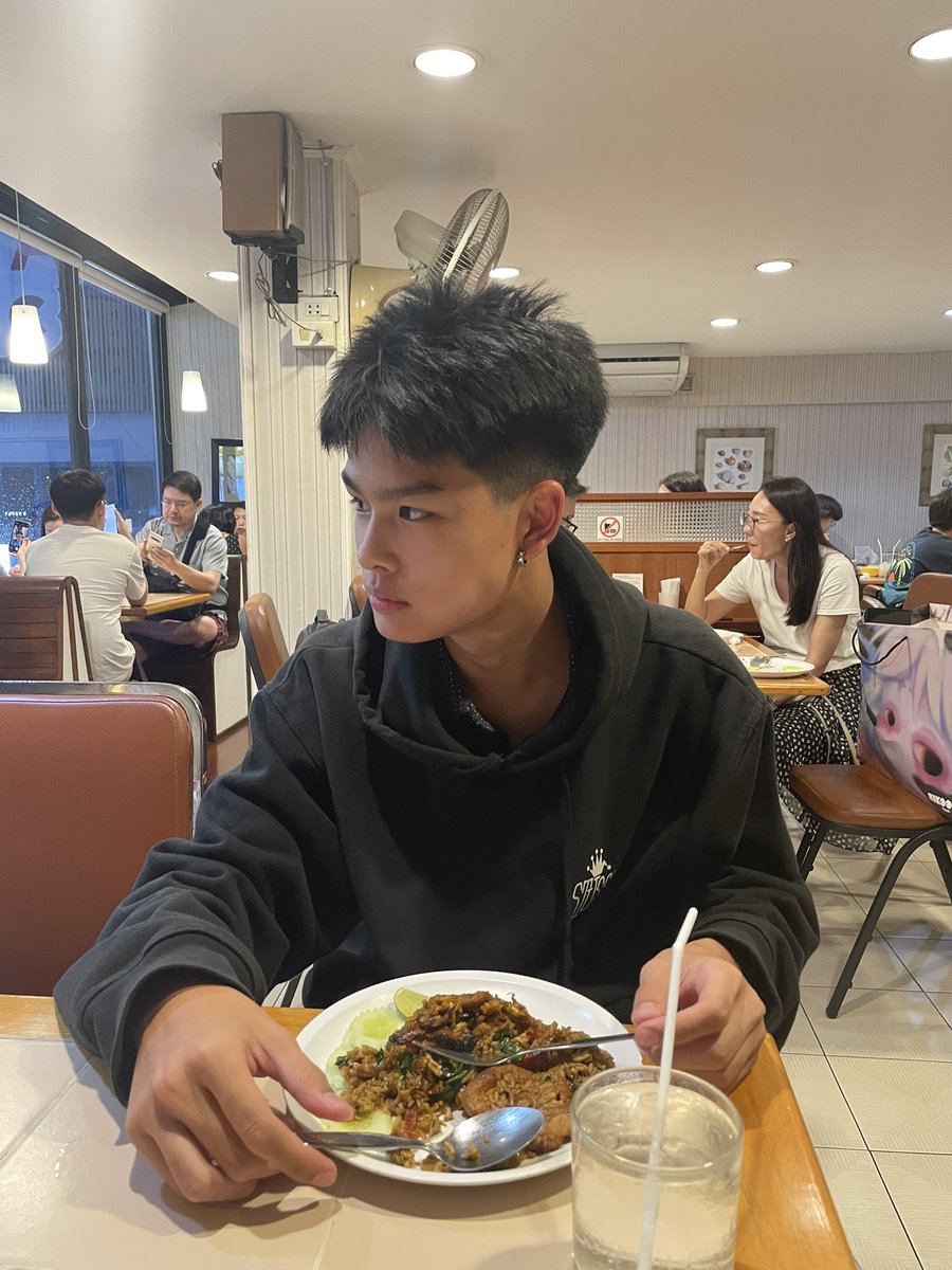 shane_tnp's tweet photo. แอคไร🙄 https://t.co/wJiOODDw1E