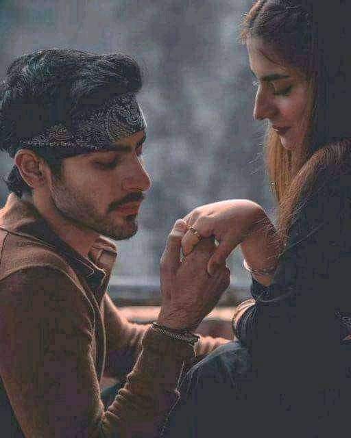pawantaak_3's tweet photo. जानते हो तुम मुझे कैसे लगते हो?
ब्रह्मांड,
क्षितिज में एक तारा
कल्पना और सत्य के अंतराल मे
बिखरे हुए
कोई सीमा ही नहीं है
अंतहीन
एक छोर मिलता है तो दूसरा खो जाता है बस इतना ही...
अब तुम कहो मैं तुम्हे कैसा लगता हूँ...... ♥️ https://t.co/ANNS0QsPKx