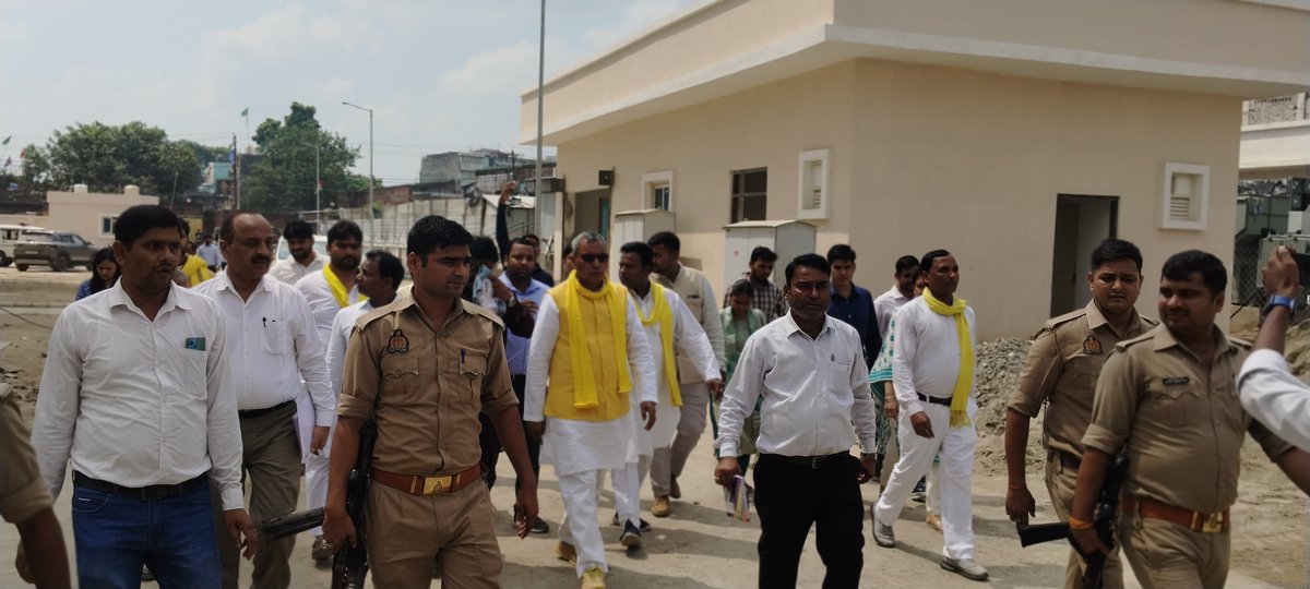 MinWelfareUP's tweet photo. मा. मंत्री श्री @oprajbhar द्वारा बरेली में 'प्रधानमंत्री जन विकास कार्यक्रम' के अंतर्गत बरेली हेड क्वार्टर में यूनानी मेडिकल कॉलेज का निरीक्षण किया गया। 

इस दौरान मुख्य विकास अधिकारी, उपनिदेशक अल्पसंख्यक कल्याण बरेली मंडल एवं अधिशासी अभियंता लोक निर्माण विभाग आदि उपस्थित रहे। https://t.co/59TGdyiiFO