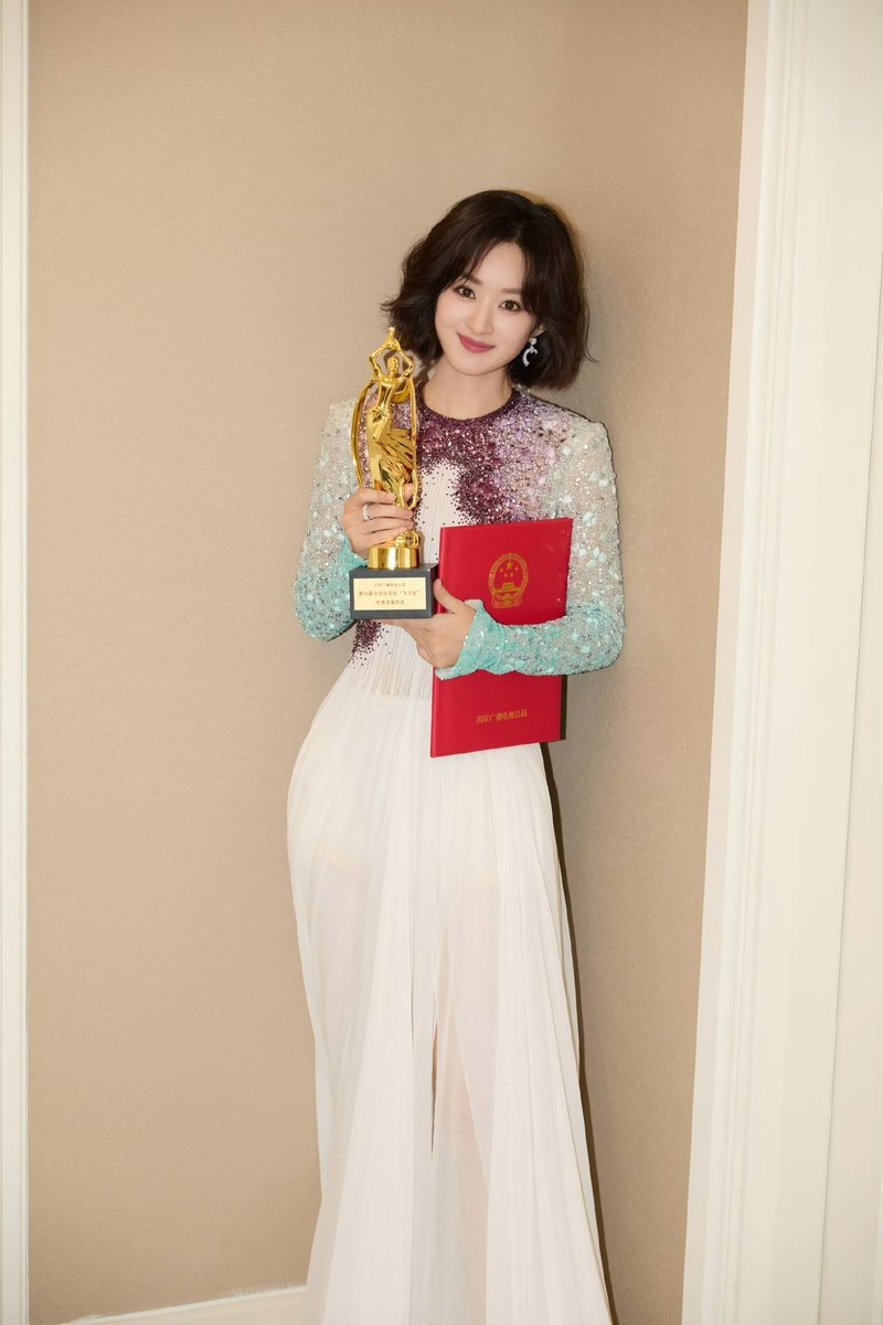 rice_jpg's tweet image. still soaking in happiness for #zhaoliying  ☾⋆⁺₊💐✧ 作品就是演员最好的底气 

this is your sign to watch #wildbloom❕