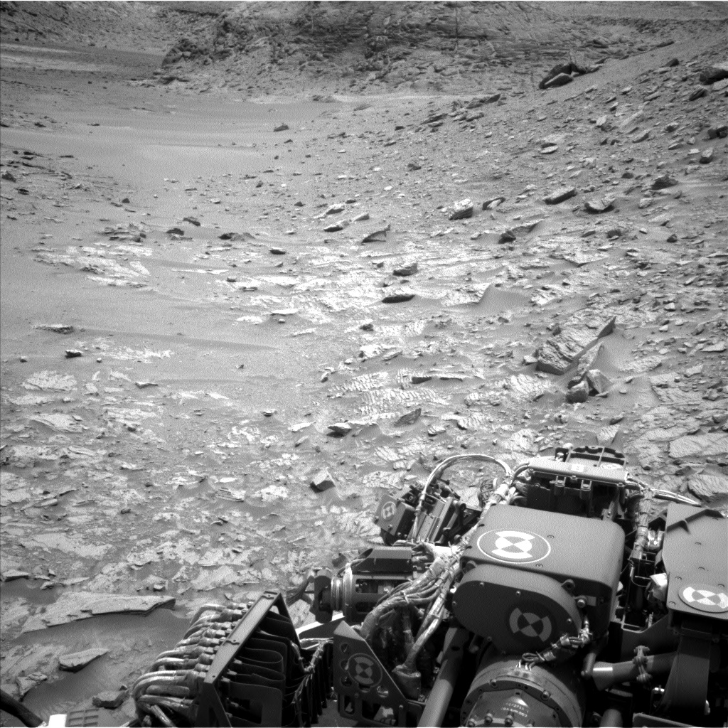 MarsMissionImgs's tweet photo. #CuriosityRover image taken on #Sol3645 at 12:47:57.035 PM with #Navcam #Mars #NASA #Space https://t.co/fu8slmSQtj