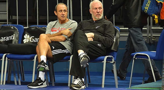 Clase magistral de entrenamiento en 3 minutos.

Greg Popovich y sus secretos.

4 lecciones explicadas por su ayudante Ettore Messina.

Me encantan estos hilazos.