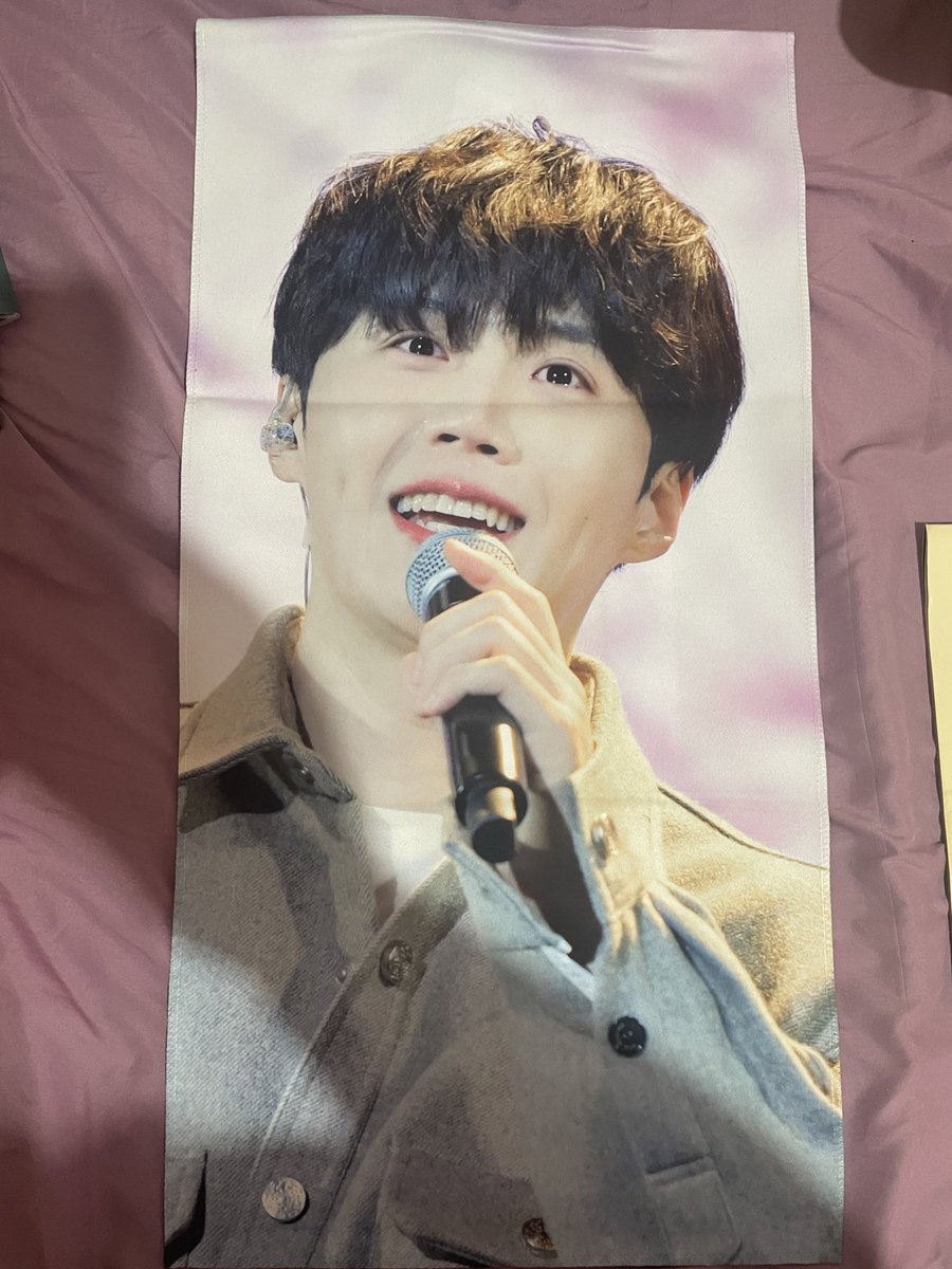 FrancesDhotgirl's tweet photo. #OneTwoThreeSmile Cheering Banner - ₱400 (bought for ~₱750, never been used) https://t.co/SIZ8HoTLJG
