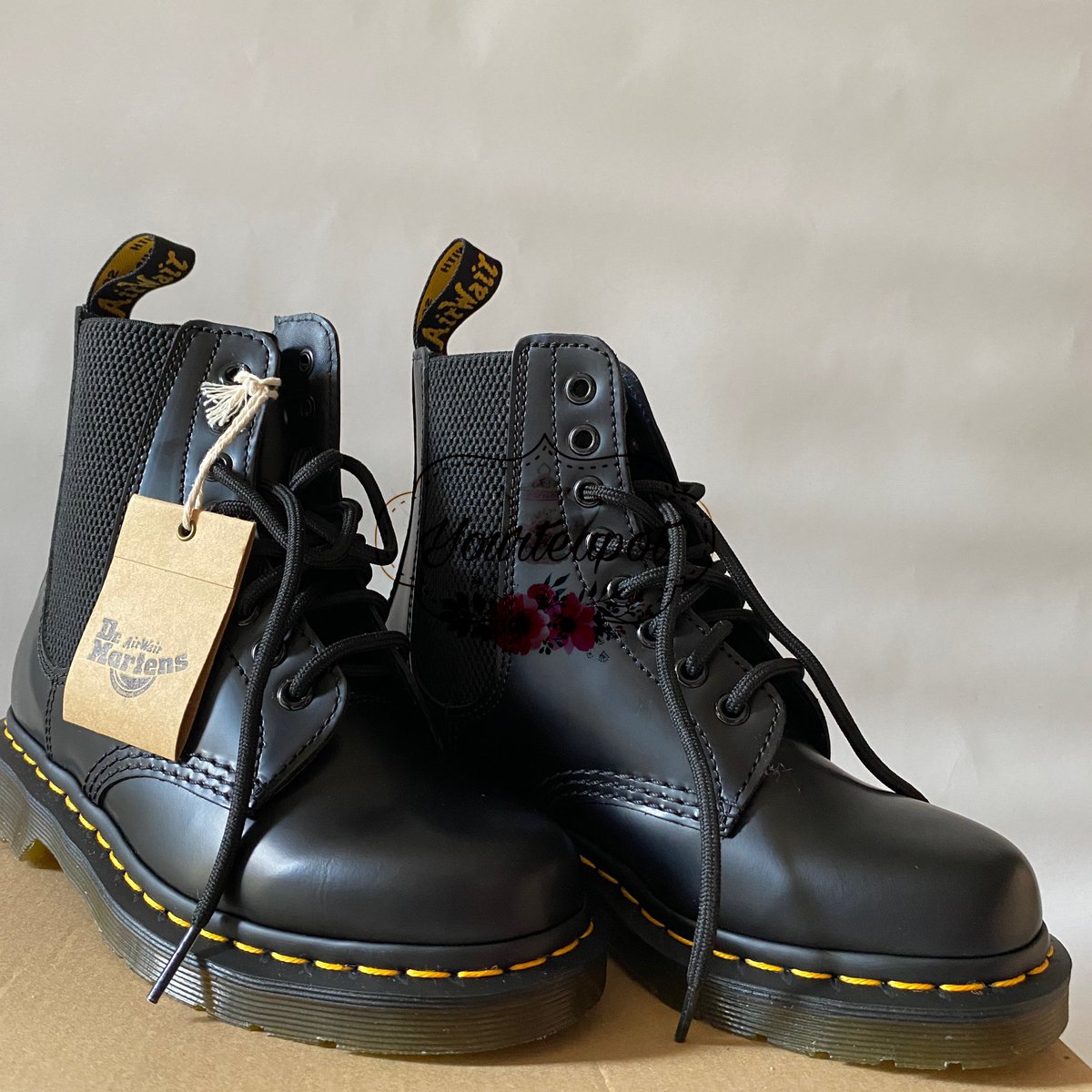 MillyeCo's tweet photo. WTS 
#zonauang 
Sepatu boots Dr martens 1460 Harper black smooth
Size : 36
BARU GOOD CONDITION and ORIGINAL beli di https://t.co/acXwVbgEpe sebelum hilang
Price :3,3jt nego 🤏
Dom : Cirebon
Pembayaran rekber ya… biar aman. No shopee/Tokopedia adminnya 12% https://t.co/82j7LjhaHT