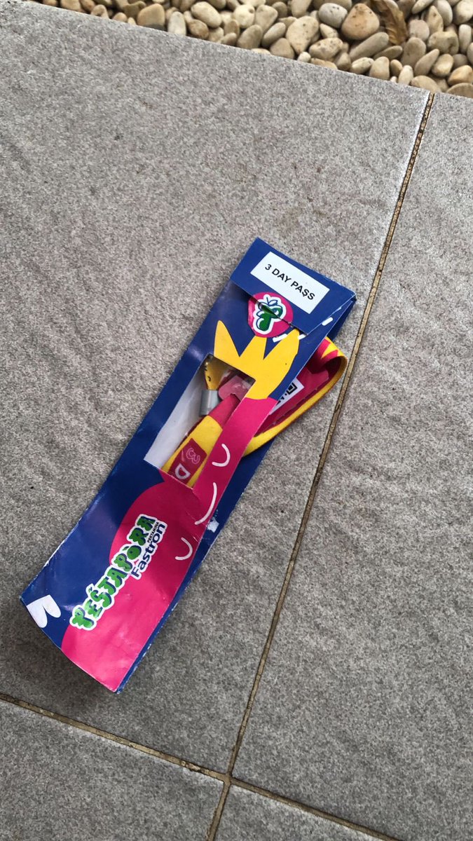 ames1999's tweet photo. [WTS] Haloo gais kali aja ada yang mau nonton pestapora hari ini (pake tiket bekas aku) aku jual harga underprice dari harga web yang daily pass yaa, aku jual karena gajadi nonton nih. Btw ini regular yaa, yang minta bisa dm akuu, thank youu. Bisa COD jaksel.

#WTS #Pestapora https://t.co/Fq5YxWsMiC